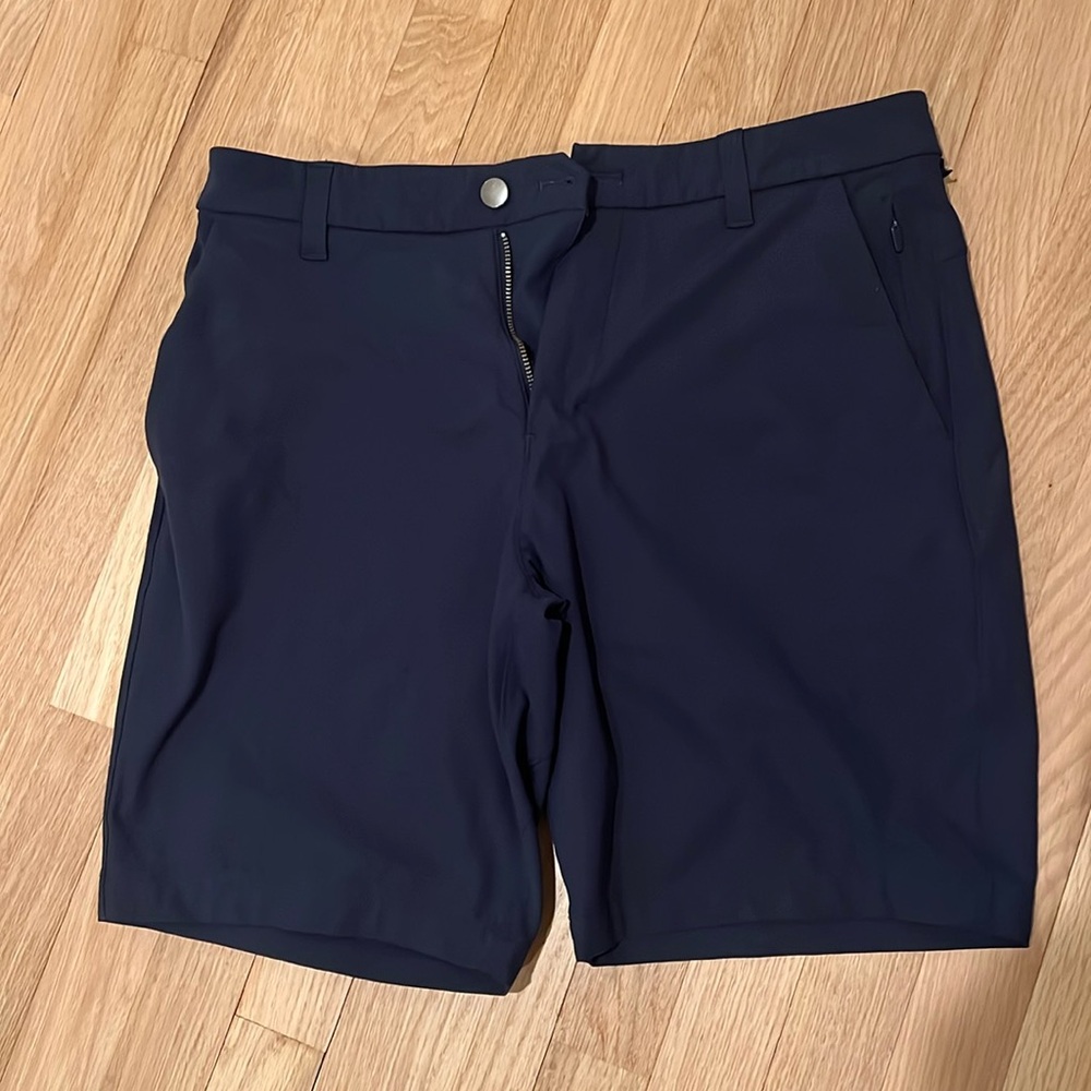 Lulu Lemon Commission Classic-Fit men’s shorts size 31 navy